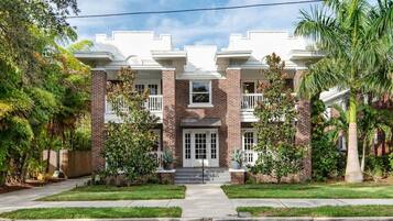 Apartment | 2 bedrooms, desk, Internet