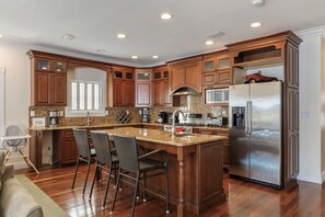 Apartment | 3 bedrooms, desk, Internet - NEW Atlantic Oasis Pool Hot Tub Near Beach (Key West)