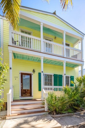 Apartment | 3 bedrooms, desk, Internet - NEW Atlantic Oasis Pool Hot Tub Near Beach (Key West)