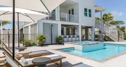 New Altair House by Brightwild Pool Pets