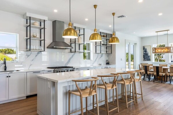 6 عدّة غرف نوم وخدمة الإنترنت