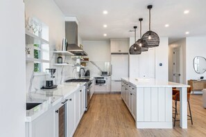 House | 6 bedrooms, Internet - New Windrose House by Brightwild Pool (Key West)