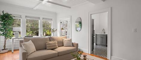 House | 1 bedroom, desk, Internet