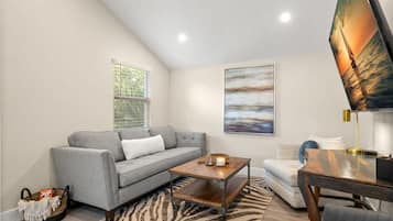 House | 1 bedroom, desk, Internet