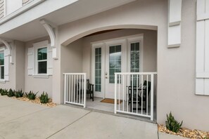 Apartment - Canopy Cove Stunning 2BR Apt Heart of Downtown (Safety Harbor)