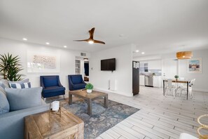 Apartment | 2 bedrooms - Stunning 2BR Suite, Just Steps to the Beach (Clearwater Beach)