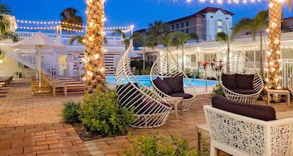 Stunning 2BR Suite, Just Steps to the Beach