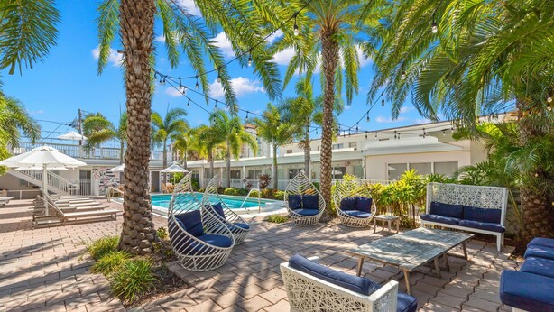 House - Stunning 2BR Suite, Just Steps to the Beach (Clearwater Beach)