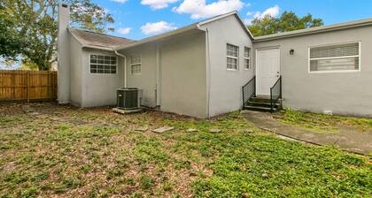NEW St Pete Retreat Newly Updated Pet Friendly