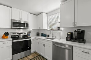 House | 2 bedrooms, Internet - NEW St Pete Retreat Newly Updated Pet Friendly (St. Petersburg)