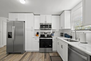 House | 2 bedrooms, Internet - NEW St Pete Retreat Newly Updated Pet Friendly (St. Petersburg)