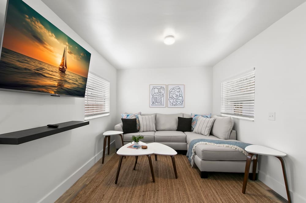 NEW St Pete Retreat Newly Updated Pet Friendly
