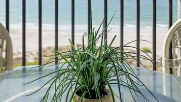 Apartment | 2 bedrooms, desk, Internet