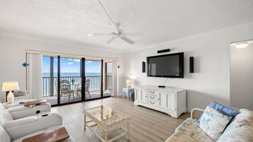 Apartment | 2 bedrooms, desk, Internet