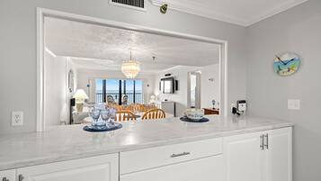 Apartment | 2 bedrooms, desk, Internet