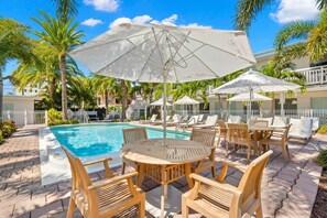 Apartment | 1 bedroom - Deluxe King Condo Updated Suite by the Beach! (Clearwater Beach)