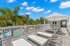Apartment | 1 bedroom - Deluxe King Condo Updated Suite by the Beach! (Clearwater Beach)