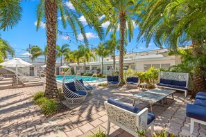 Apartment | 1 bedroom - Cabana Condo Heated Pool, Steps to the Beach! (Clearwater Beach)