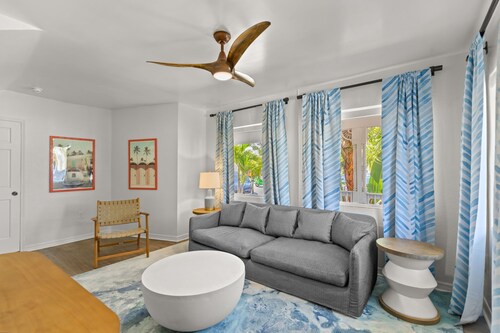 Cabana Condo Heated Pool, Steps to the Beach!