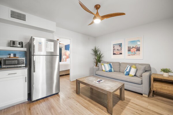 New! Modern King Suite Steps To The Beach! - Largo, FL