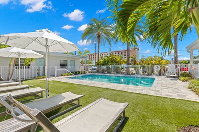 New! Modern King Suite Steps to the Beach!