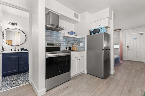 Studio w/ King Bed Heated Pool, Steps to Beach!