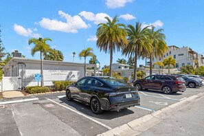 Studio - Studio w/ King Bed Heated Pool, Steps to Beach! (Clearwater Beach)