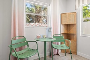 Studio - Studio w/ King Bed Heated Pool, Steps to Beach! (Clearwater Beach)