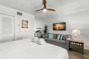 Exterior - Studio w/ King Bed Heated Pool, Steps to Beach! (Clearwater Beach)