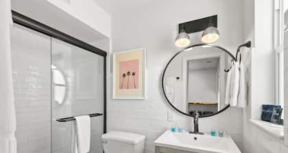 Studio w/ King Bed Heated Pool, Steps to Beach!