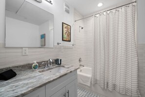 Apartment | Bathroom - NEW Mojito Manor Stunning Studio On 7th Ave (Tampa)
