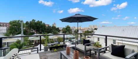 6 habitaciones, escritorio y acceso a internet