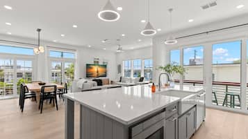 24 bedrooms, Internet