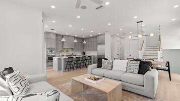 12 habitaciones, escritorio y acceso a internet