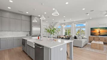 House, Accessible | 12 bedrooms, desk, Internet