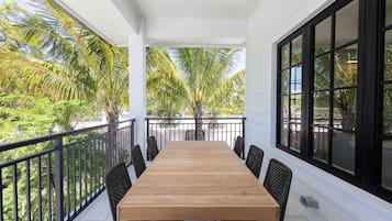 House | 8 bedrooms, Internet