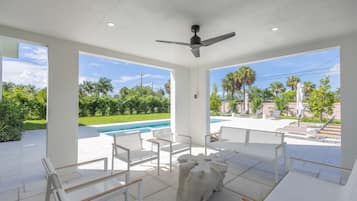 House | 6 bedrooms, desk, Internet