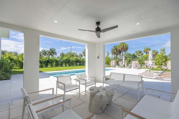 House | 6 bedrooms, desk, Internet