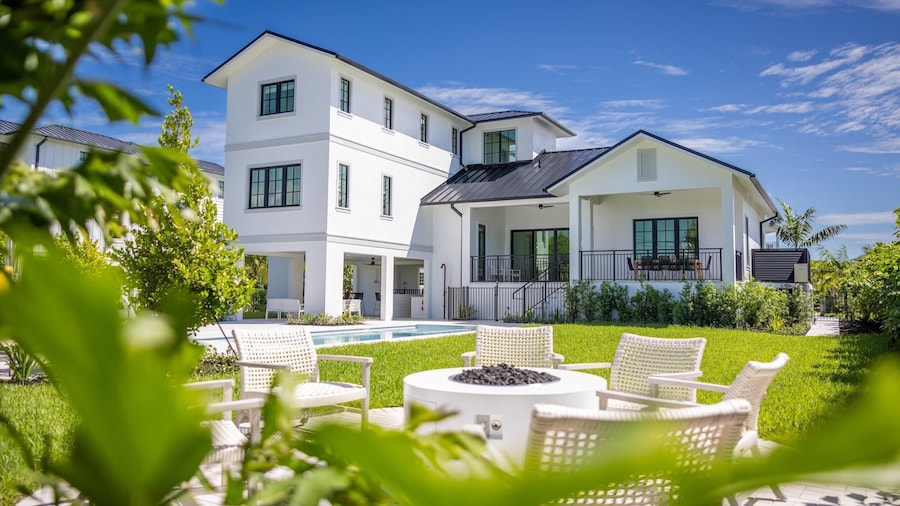 Brand New Catchlight House With Private Pool