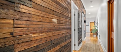 House | 2 bedrooms, desk, Internet