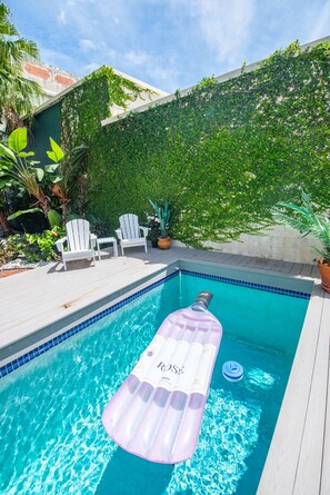 Studio | Internet - New Rose Petal Petite Suite - Pool Parking (Key West)