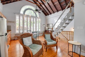 Apartment | 1 bedroom, Internet - New Coastal Rose - Bright Loft With High Ceilings (Key West)