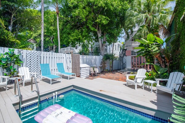 New Rose Retreat - Pool Parking - Key West, FL