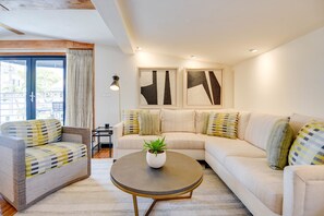 Apartment | 3 bedrooms, desk, Internet - New The Green Pineapple - Balcony on Duval (Key West)