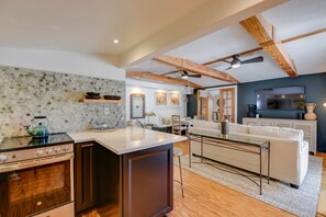 Lägenhet | 3 sovrum, skrivbord och internet