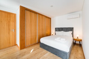 1 bedroom, iron/ironing board, internet, bed sheets
