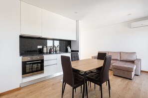 Fridge, microwave, oven, coffee/tea maker