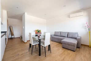 TV - GuestReady - River View Escape (Vila Nova de Gaia)