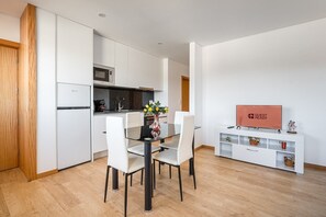 Refrigerador, microondas, horno, cafetera/tetera