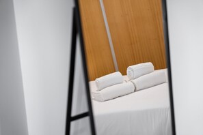 Iron/ironing board, Internet, bed sheets